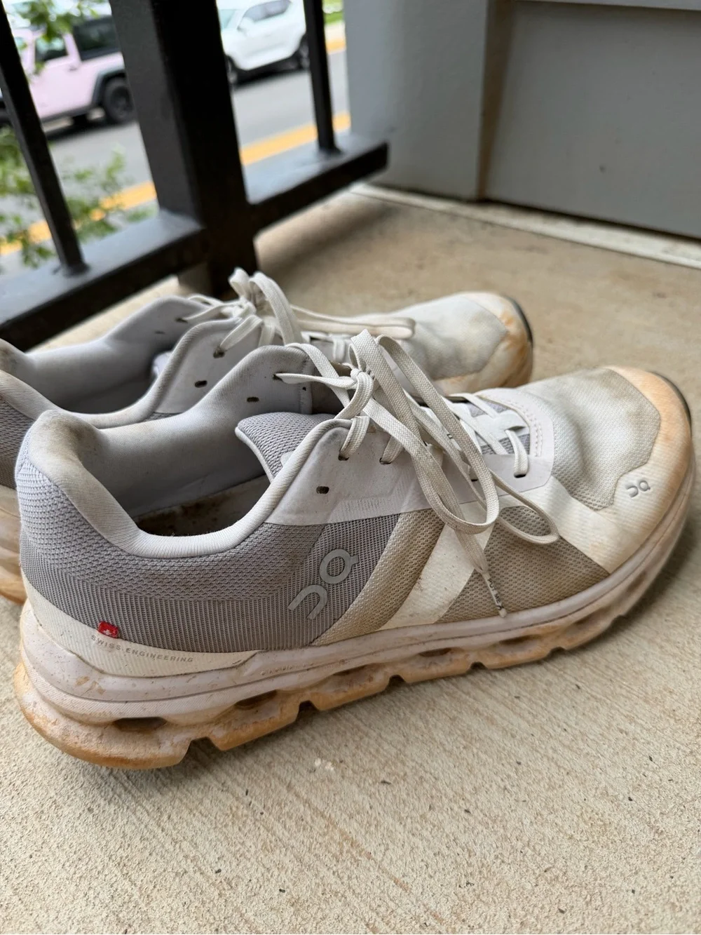 On Clouds Women’s 10 Swiss Engineering Sneakers